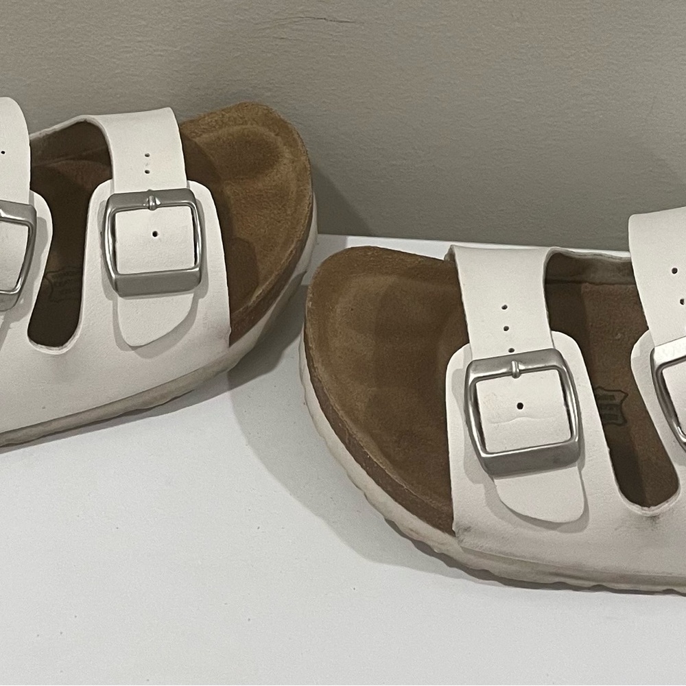 Women’s Size 8 Cushionaire Sandals - Picture 9 of 9